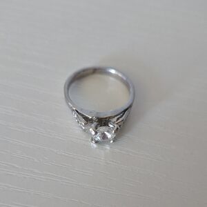 Stunning Silver Ring with Clear Gemstone